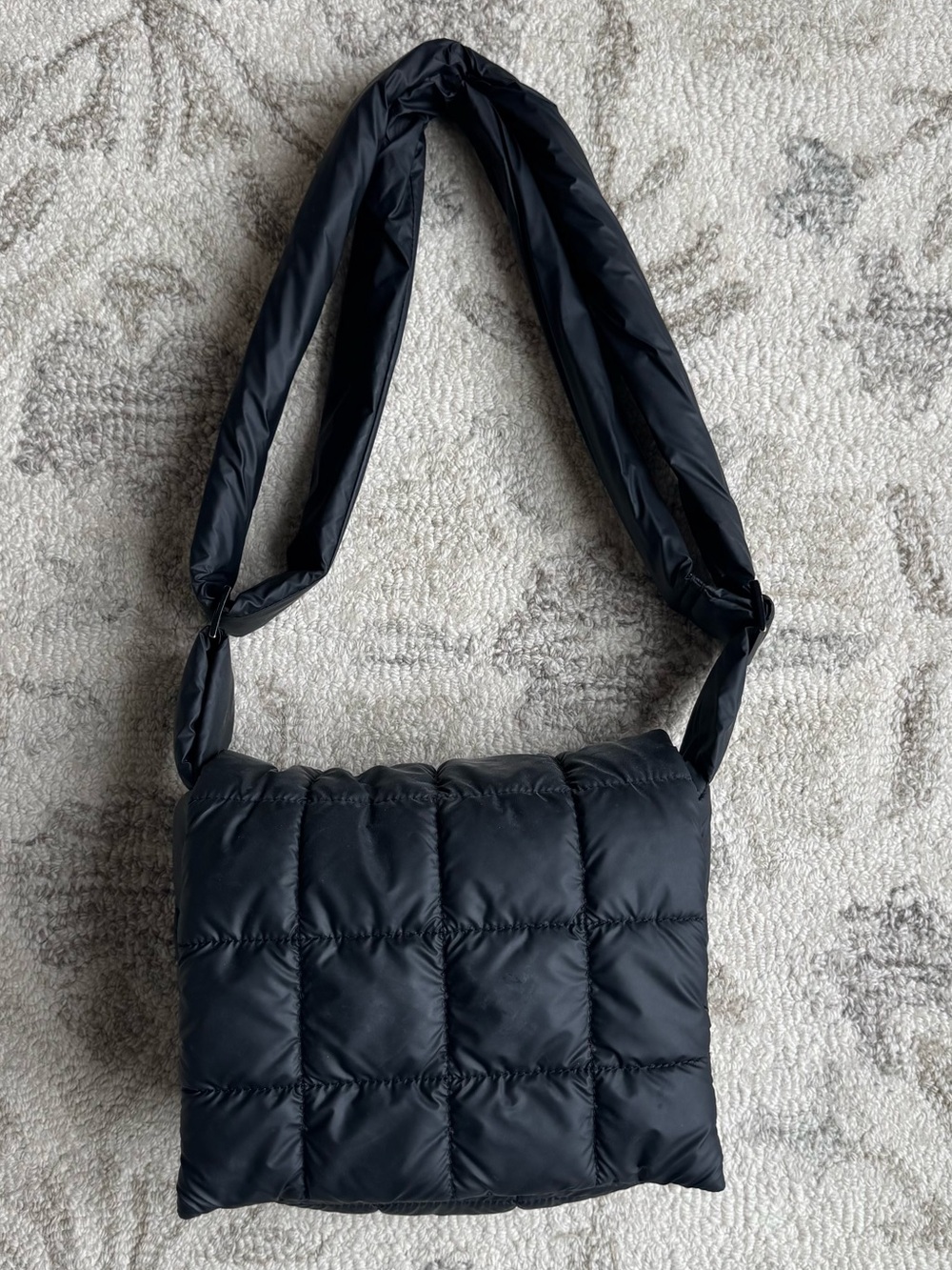 Vee Collective Porter Messenger Bag in Black